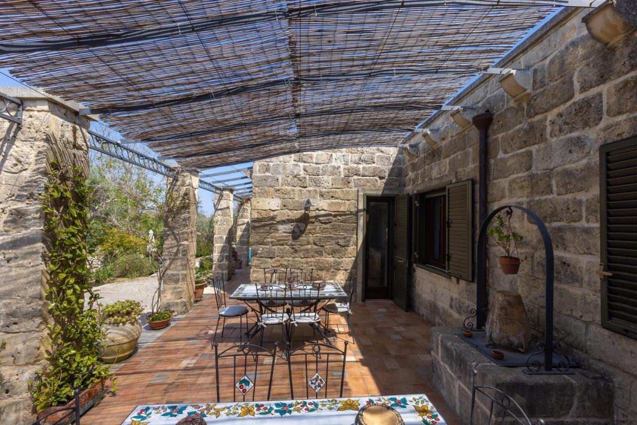 Casa Ulmi Con Piscina Bed and Breakfast Uggiano La Chiesa Exteriör bild