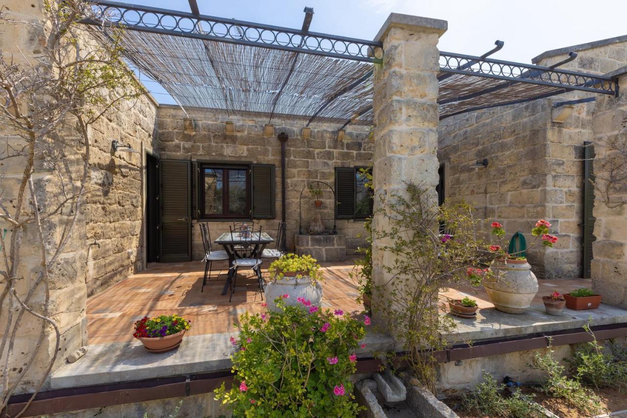 Casa Ulmi Con Piscina Bed and Breakfast Uggiano La Chiesa Exteriör bild