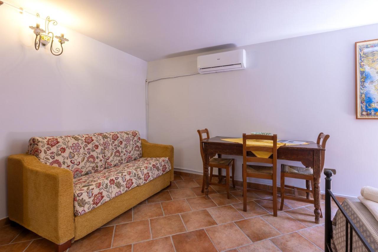 Casa Ulmi Con Piscina Bed and Breakfast Uggiano La Chiesa Exteriör bild