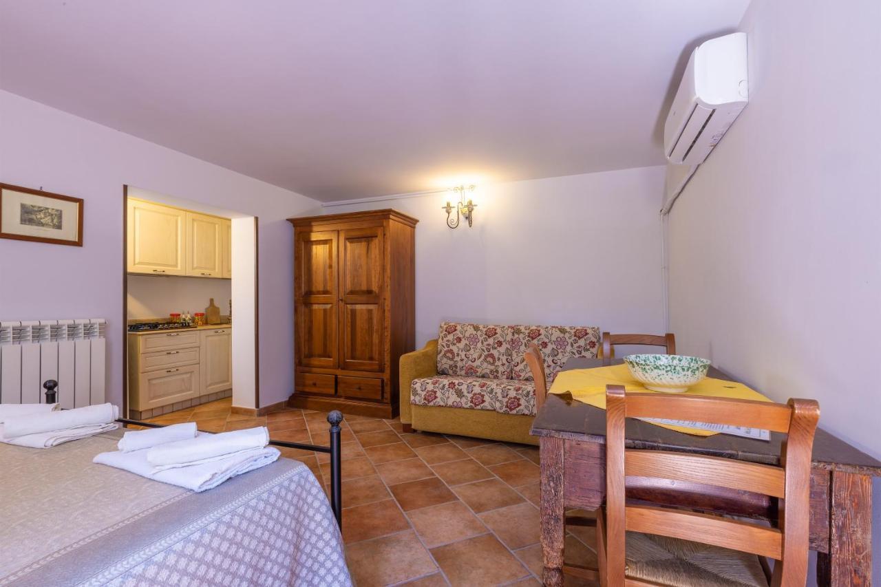 Casa Ulmi Con Piscina Bed and Breakfast Uggiano La Chiesa Exteriör bild