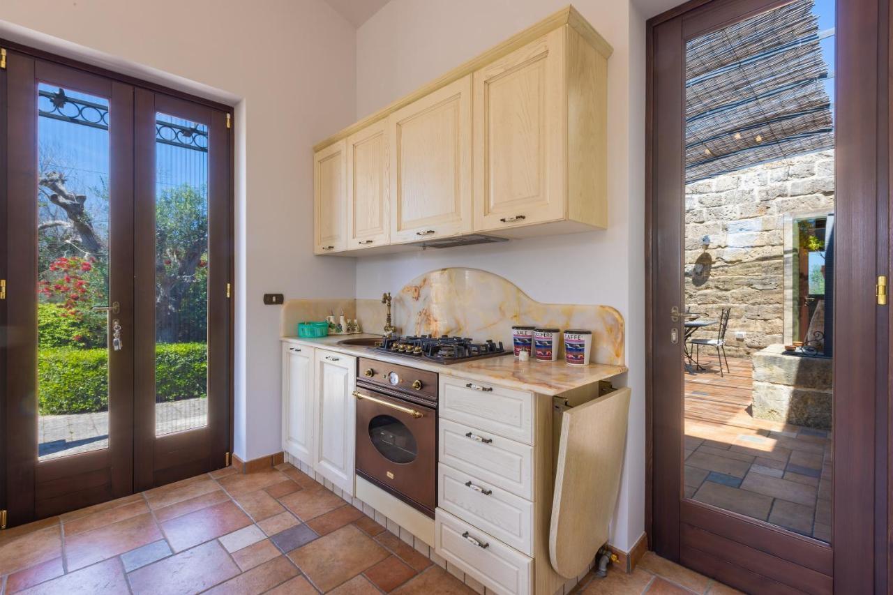 Casa Ulmi Con Piscina Bed and Breakfast Uggiano La Chiesa Exteriör bild