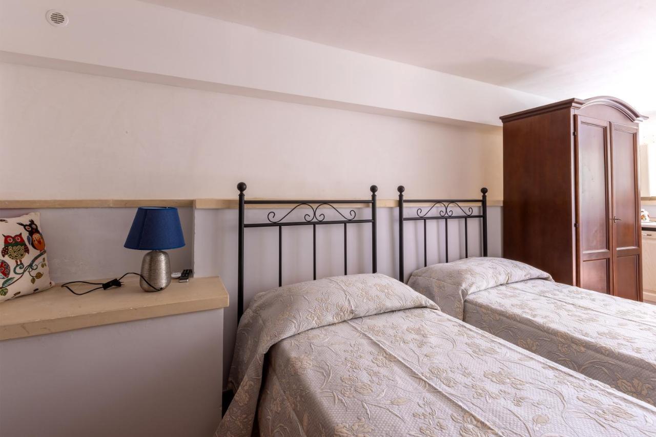 Casa Ulmi Con Piscina Bed and Breakfast Uggiano La Chiesa Exteriör bild