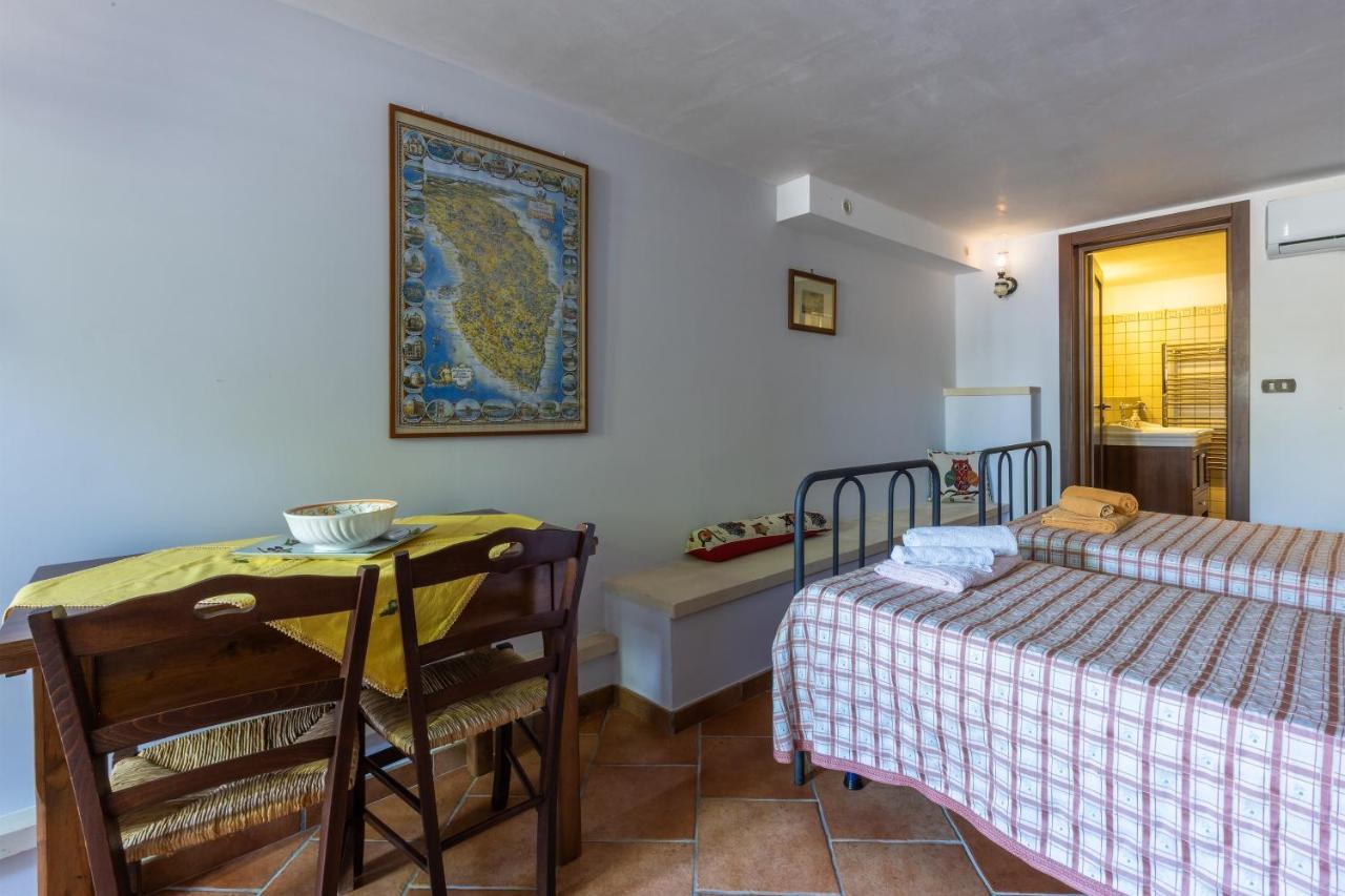 Casa Ulmi Con Piscina Bed and Breakfast Uggiano La Chiesa Exteriör bild