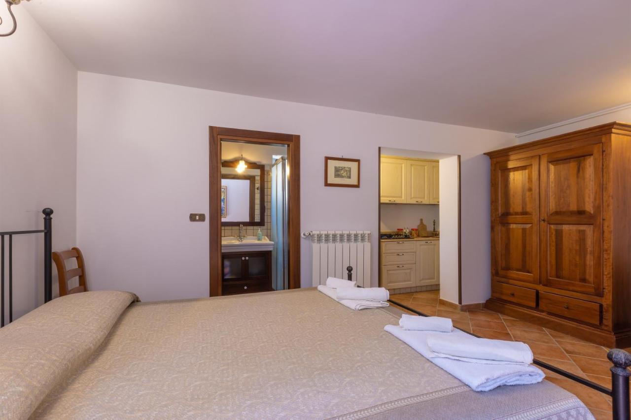 Casa Ulmi Con Piscina Bed and Breakfast Uggiano La Chiesa Exteriör bild