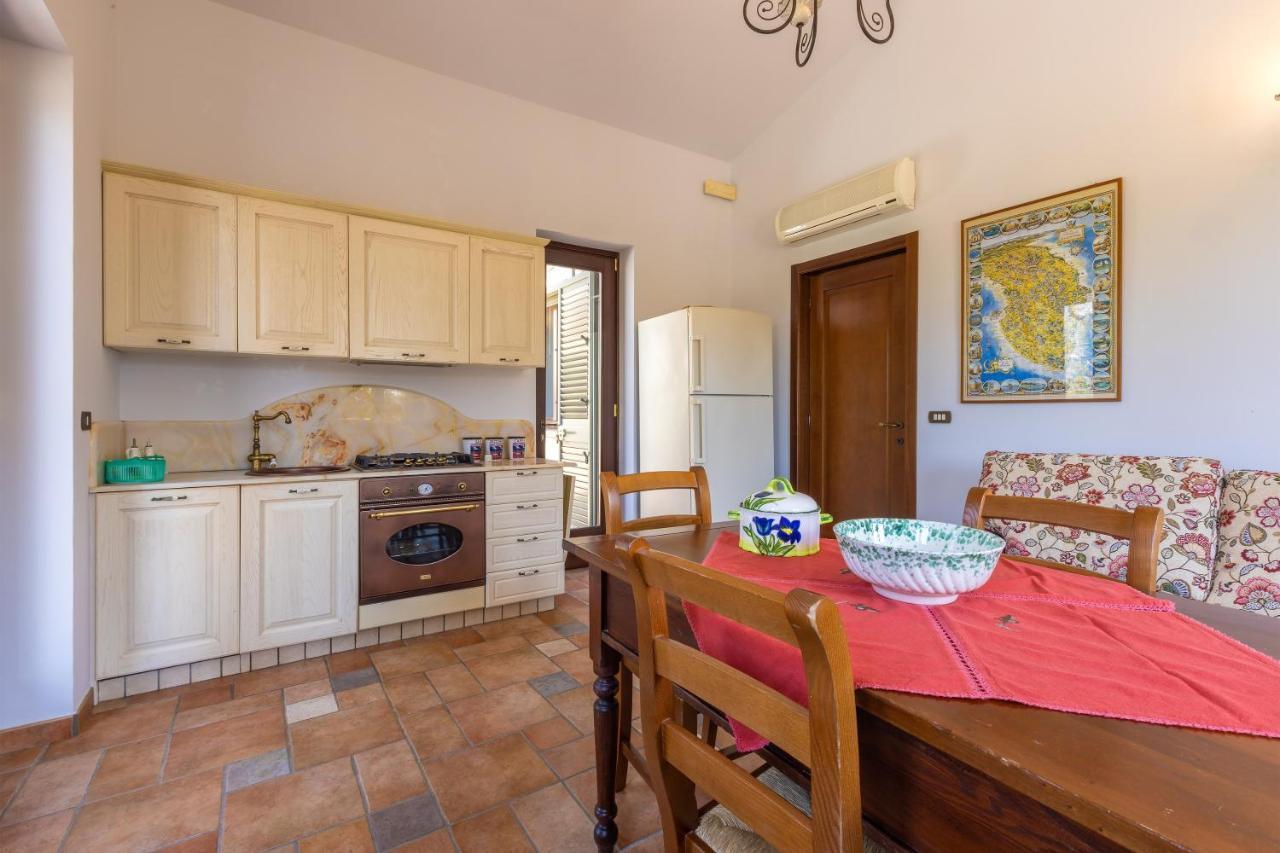 Casa Ulmi Con Piscina Bed and Breakfast Uggiano La Chiesa Exteriör bild