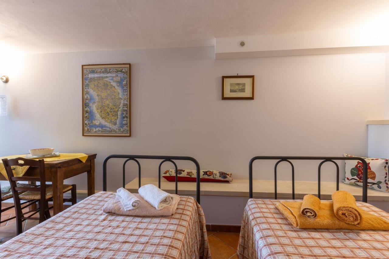 Casa Ulmi Con Piscina Bed and Breakfast Uggiano La Chiesa Exteriör bild