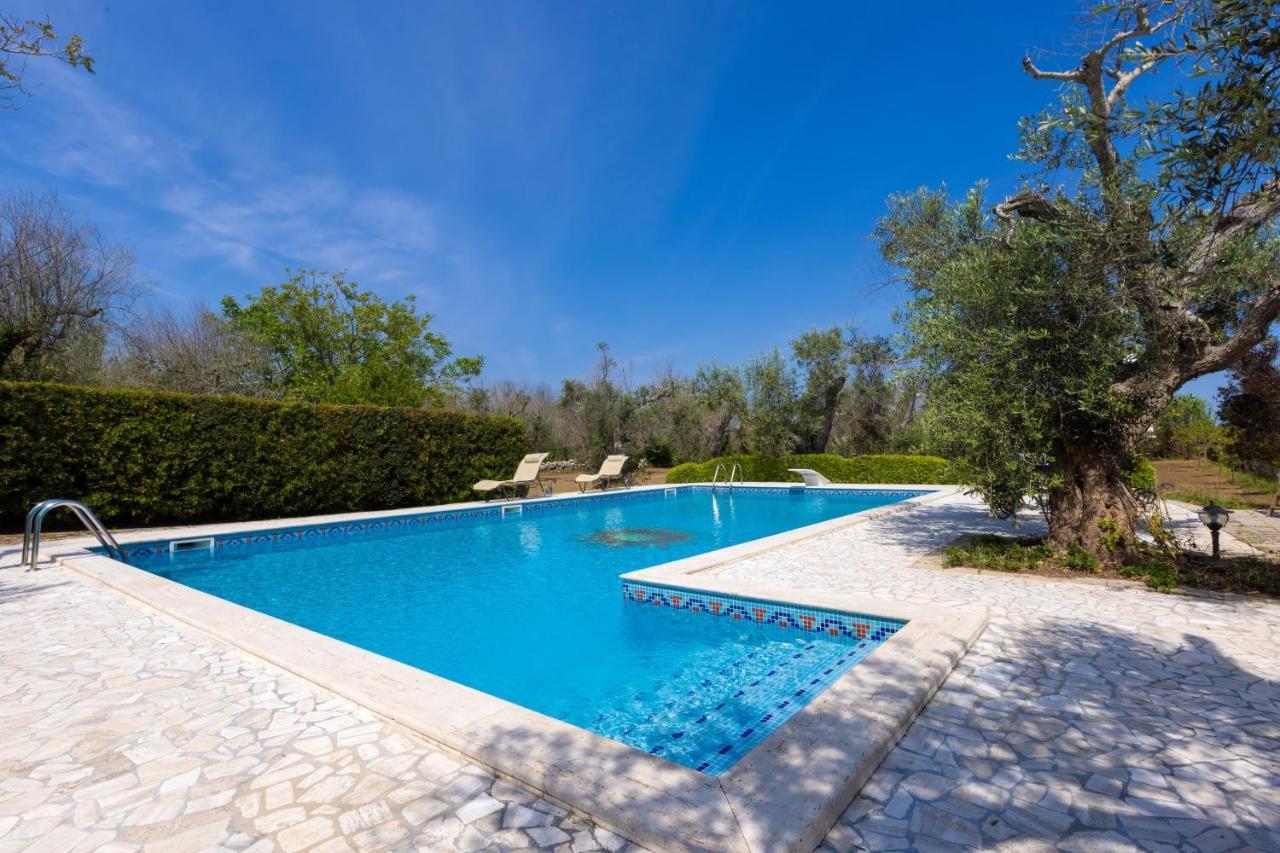 Casa Ulmi Con Piscina Bed and Breakfast Uggiano La Chiesa Exteriör bild
