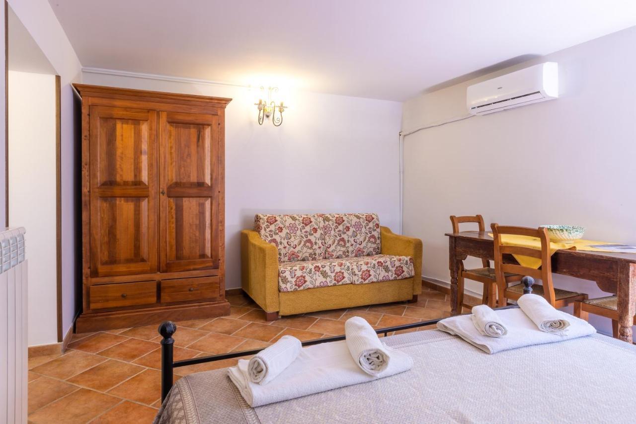 Casa Ulmi Con Piscina Bed and Breakfast Uggiano La Chiesa Exteriör bild