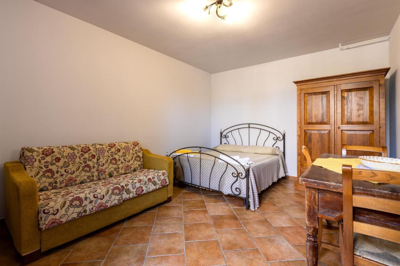 Casa Ulmi Con Piscina Bed and Breakfast Uggiano La Chiesa Exteriör bild