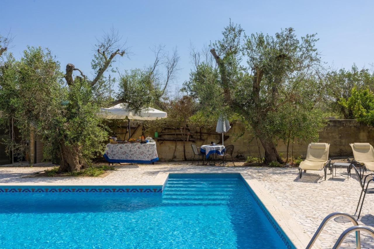 Casa Ulmi Con Piscina Bed and Breakfast Uggiano La Chiesa Exteriör bild