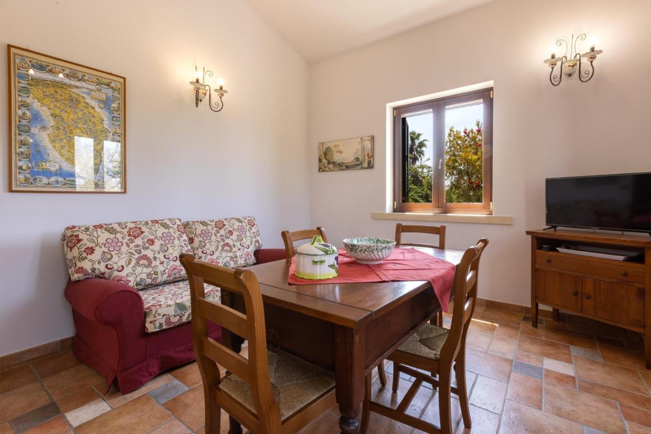 Casa Ulmi Con Piscina Bed and Breakfast Uggiano La Chiesa Exteriör bild