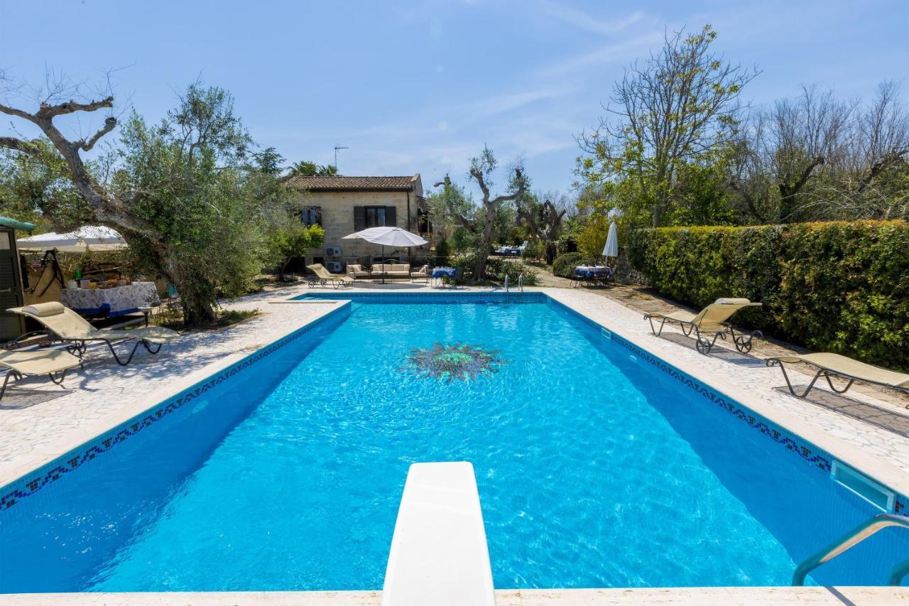 Casa Ulmi Con Piscina Bed and Breakfast Uggiano La Chiesa Exteriör bild